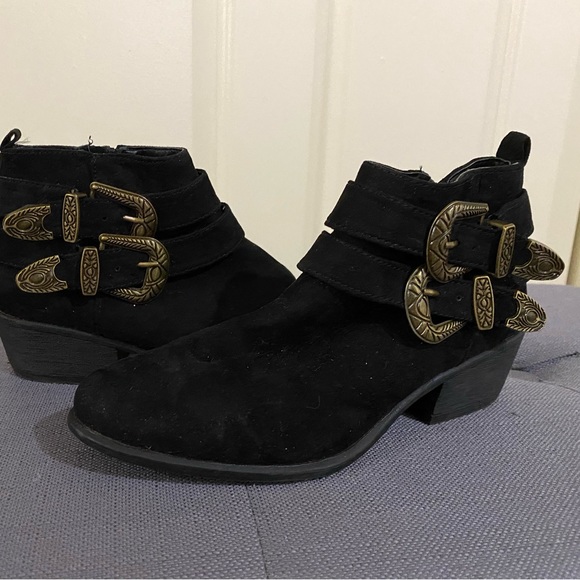 Ankle booties - Picture 1 of 5
